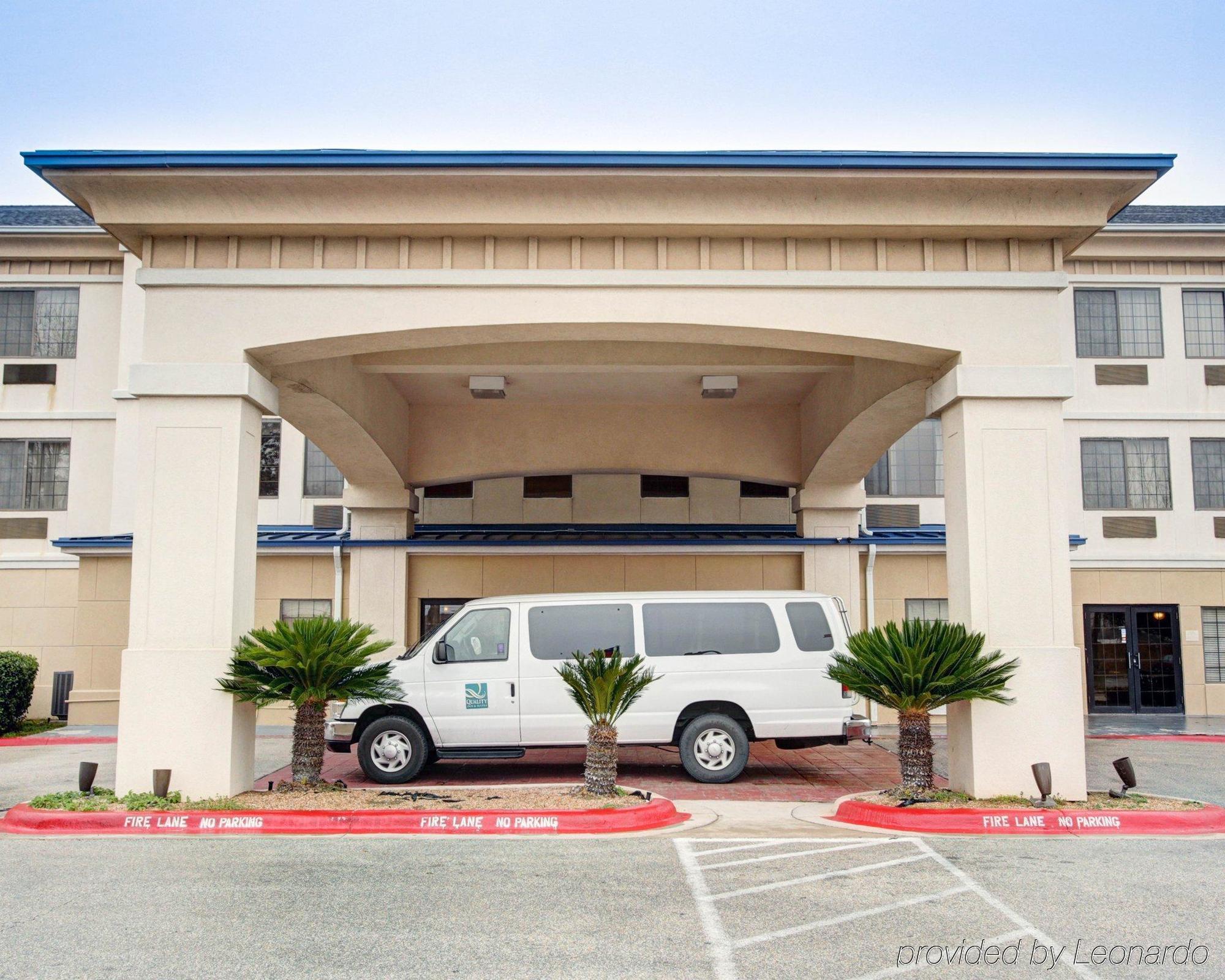 Quality Inn & Suites Airport Austin Exterior foto