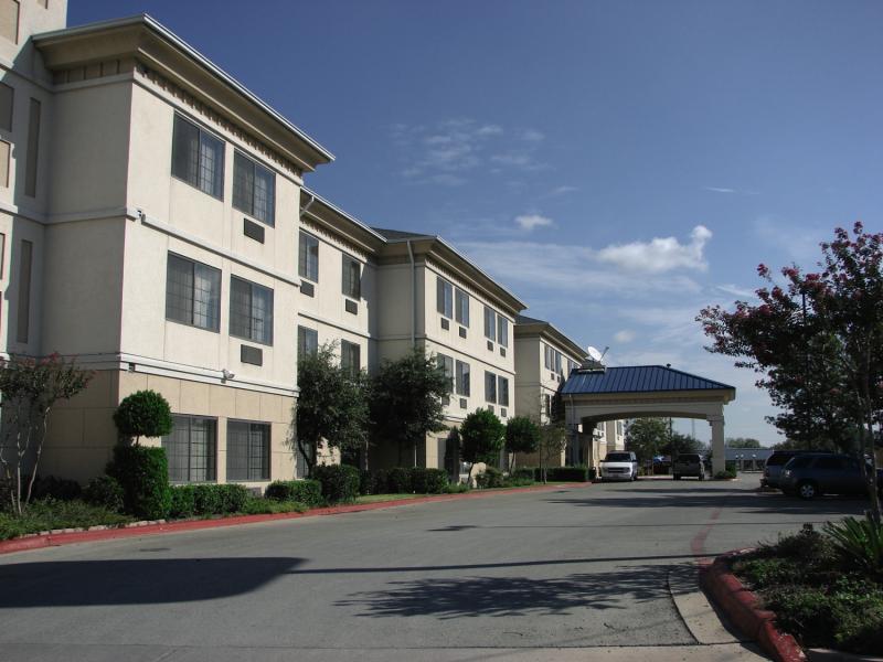 Quality Inn & Suites Airport Austin Exterior foto