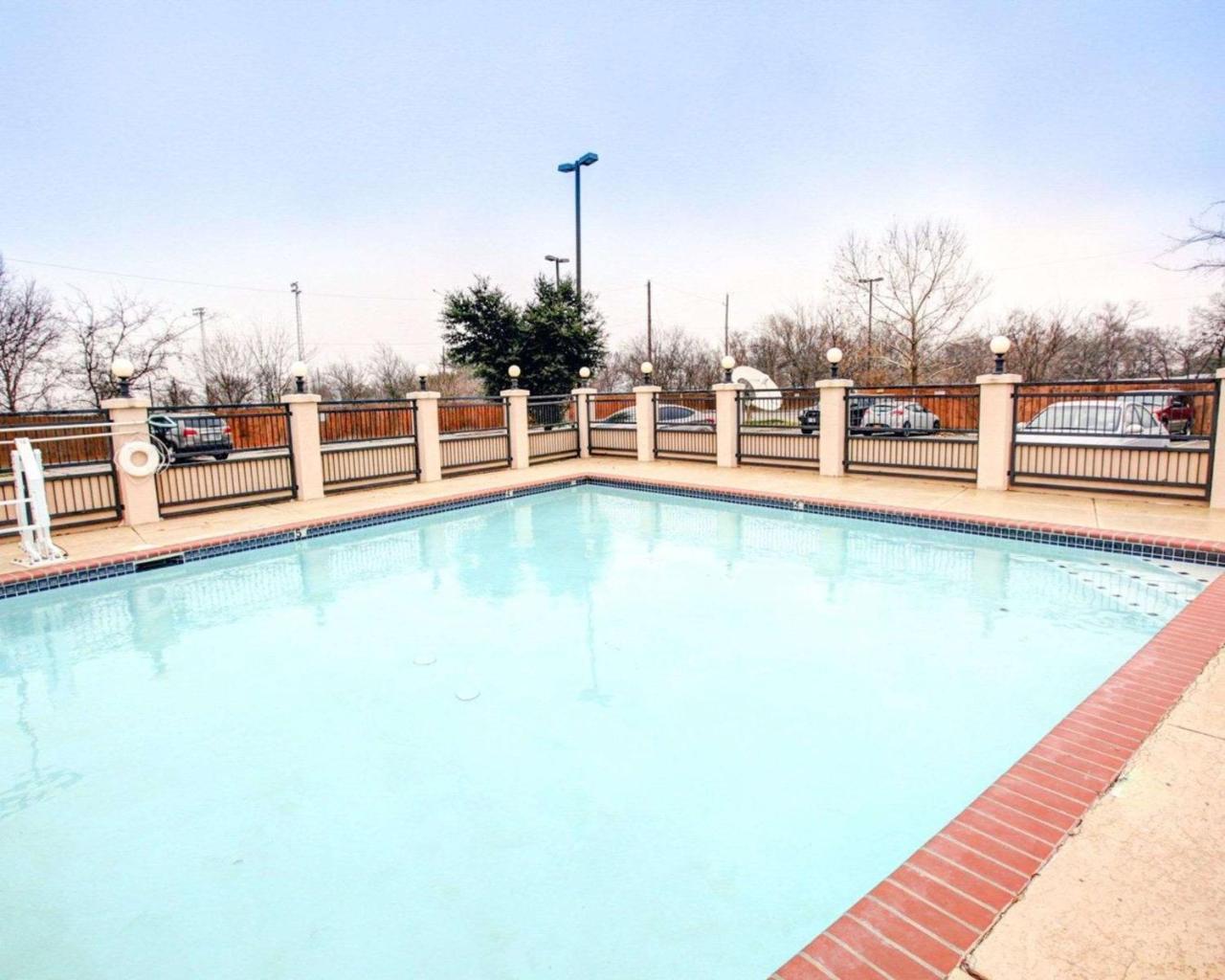Quality Inn & Suites Airport Austin Exterior foto